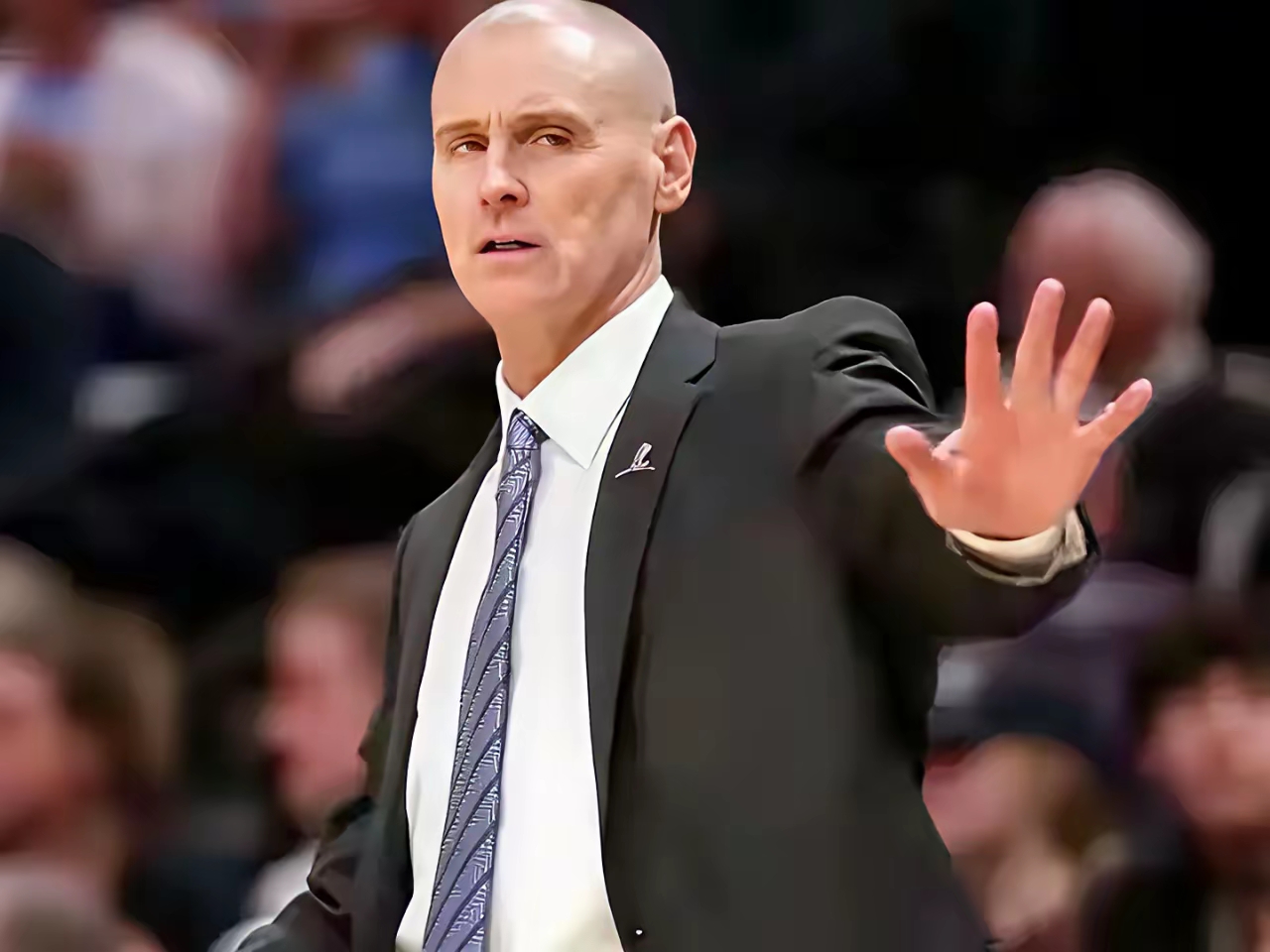 今晨突围战来临，印第安纳步行者围绕意甲再遭质疑，赛场秩序良好，细节决定成败